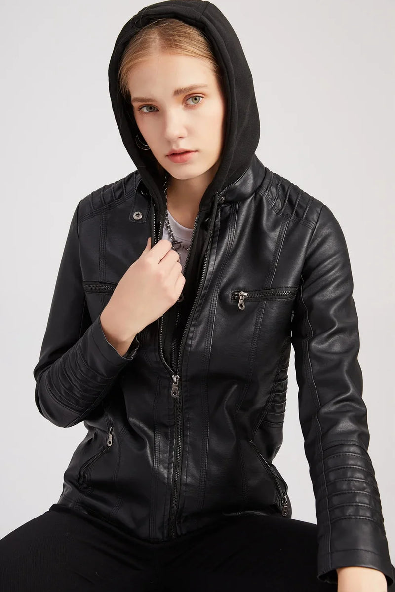 Jaqueta de Couro com Capuz Feminina Plus Size