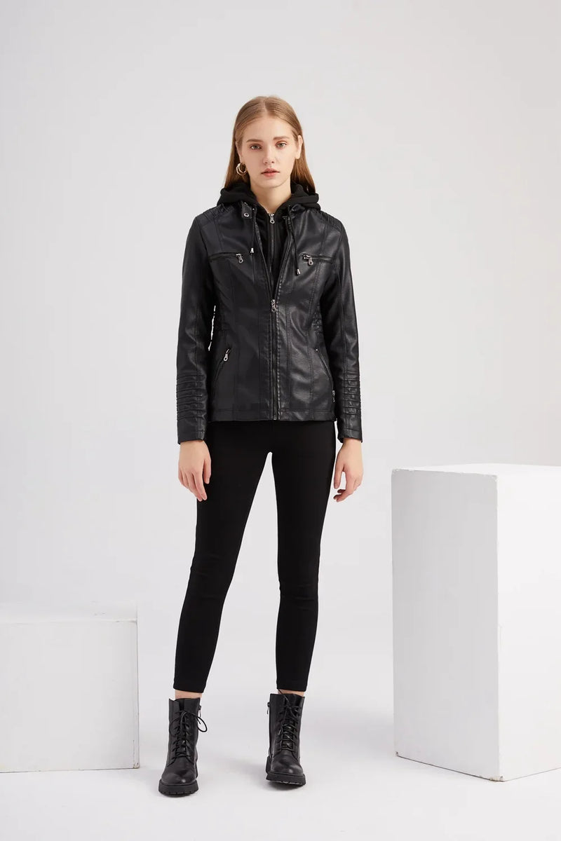 Jaqueta de Couro com Capuz Feminina Plus Size